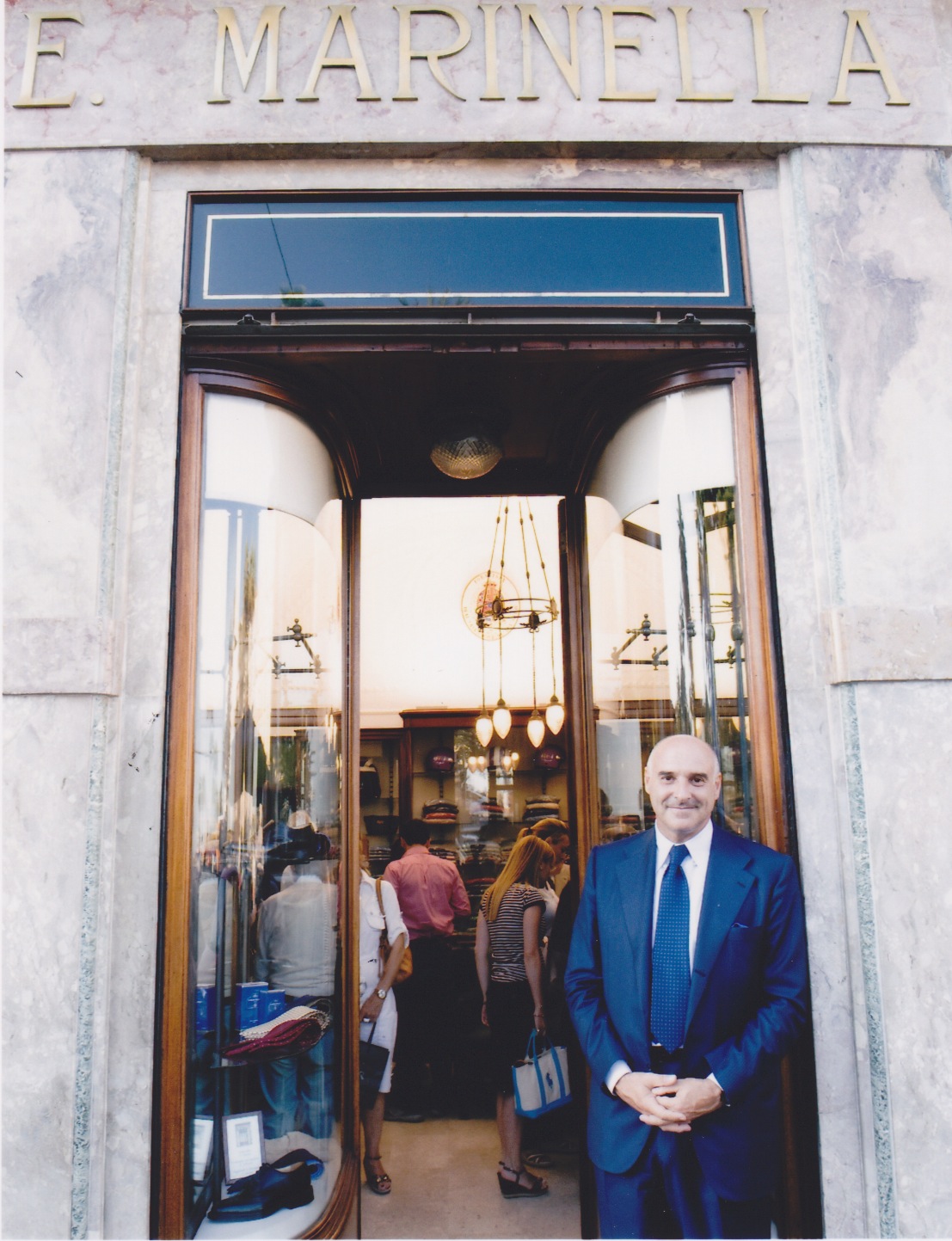 Maurizio_Marinella_davanti_al_suo_negozio