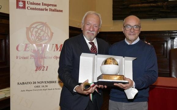 Premio Centum 2021 a Don Antonio Loffredo