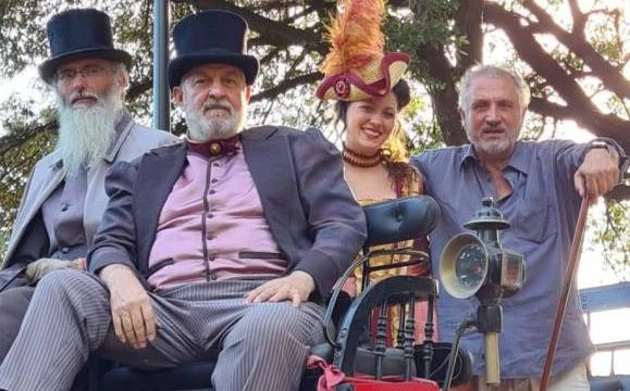 Il regista Giuseppe Ferlito primo a destra con gli attori del video Oltre Il Tempo Il regista Giuseppe Ferlito primo a destra con gli attori del video Oltre Il Tempo