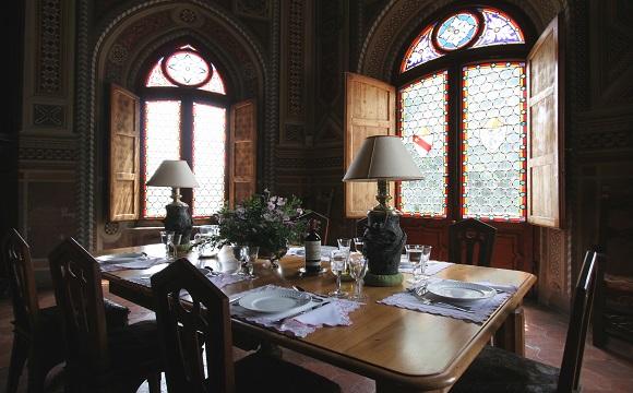 Castello sala delle armi tavolo piccolo Copia