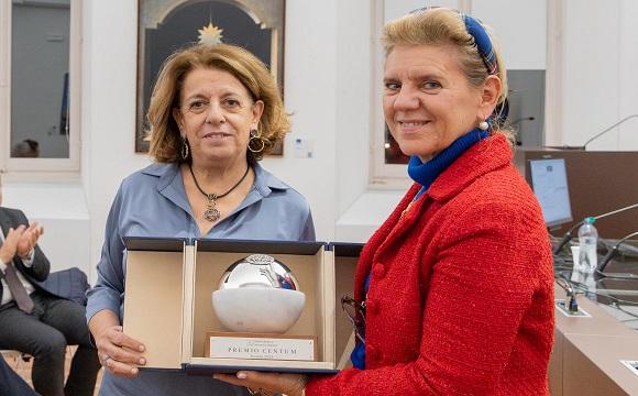 Lucia Castellano riceve a Urbino il Premio Centum 2024